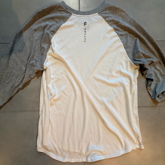 Nike Dri-FIT 3/4 sleeve raglan baseball tee in White and Gray - Picture 4 of 4